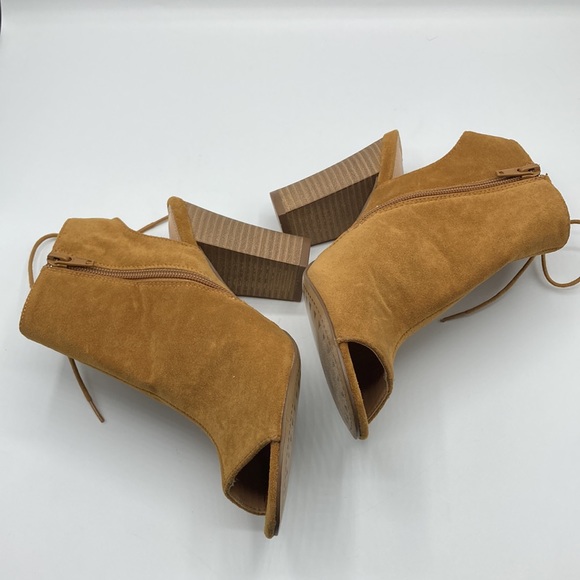 XOXO Soft Camel Peep Toe Zip Up Heels Women's Size 8 - Picture 7 of 13